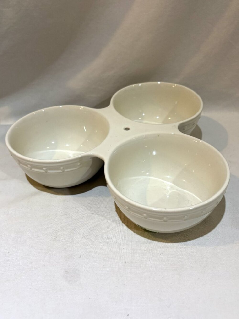 NORA FLEMING Stoneware Retired Pearl Dot Triple Dish 3 Section Round Bowls